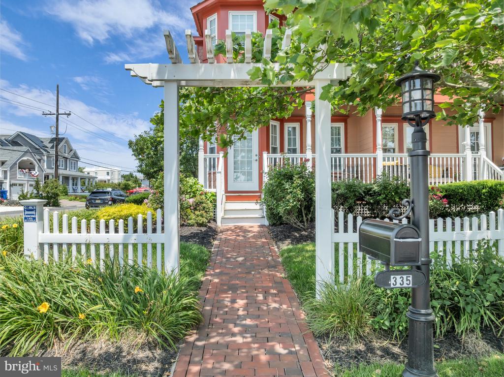 335 ENGLESIDE AVENUE