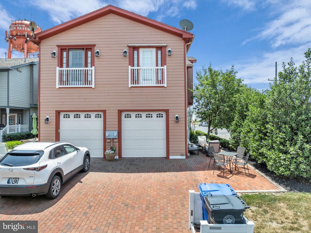 335 ENGLESIDE AVENUE