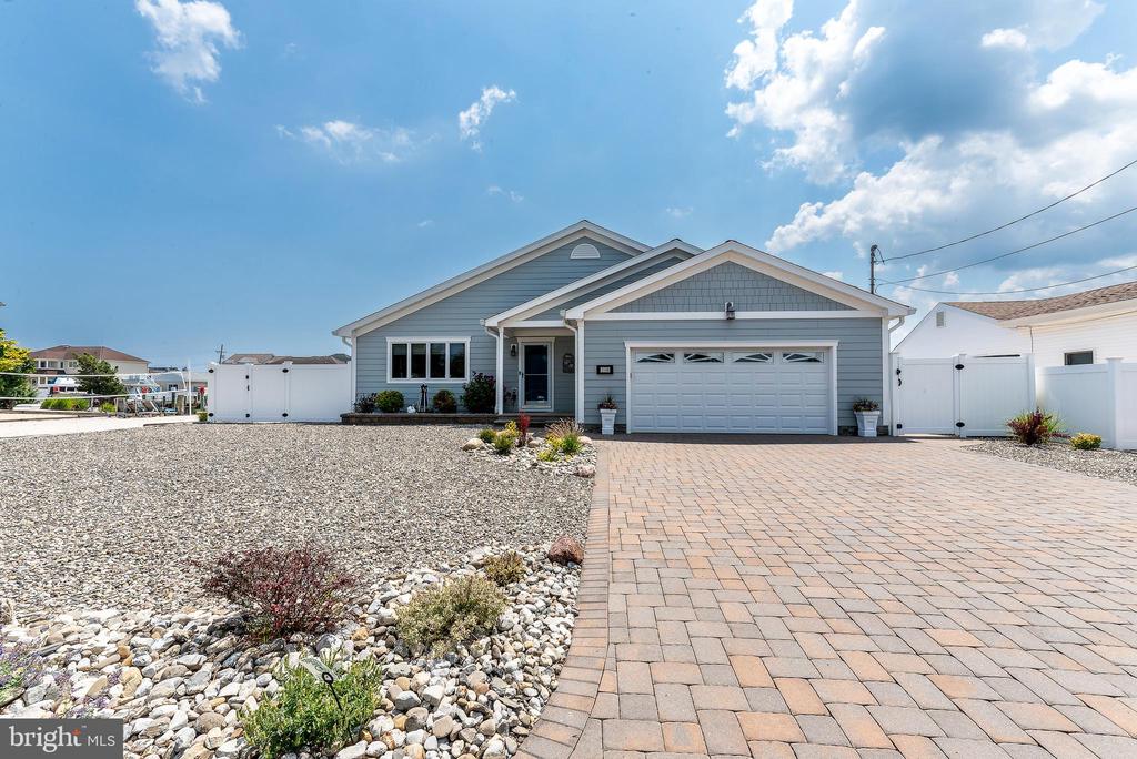 1149 E HICKORY DRIVE