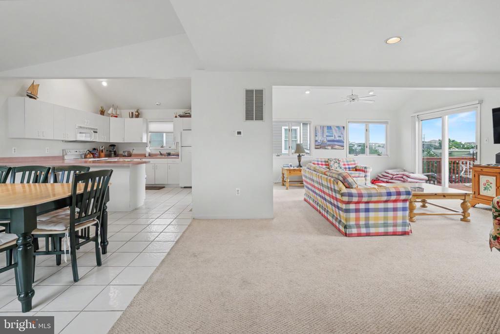 11 W ESSEX AVENUE