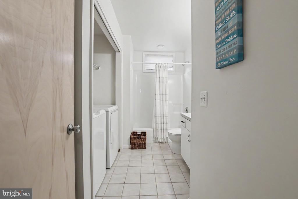 11 W ESSEX AVENUE