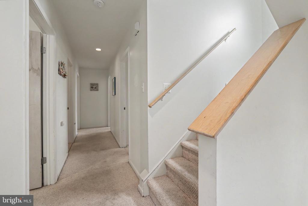 11 W ESSEX AVENUE