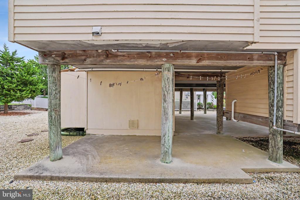 11 W ESSEX AVENUE
