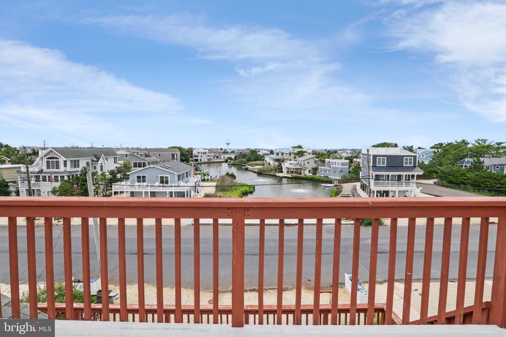 11 W ESSEX AVENUE