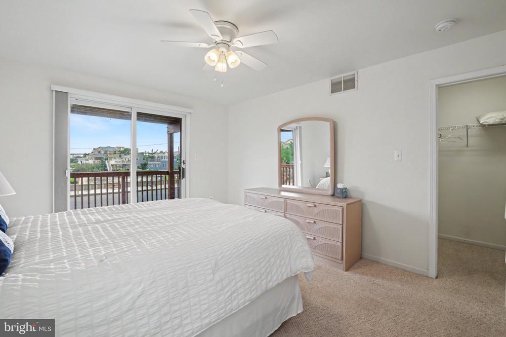 11 W ESSEX AVENUE