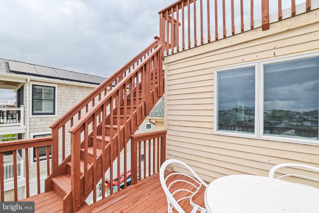 11 W ESSEX AVENUE