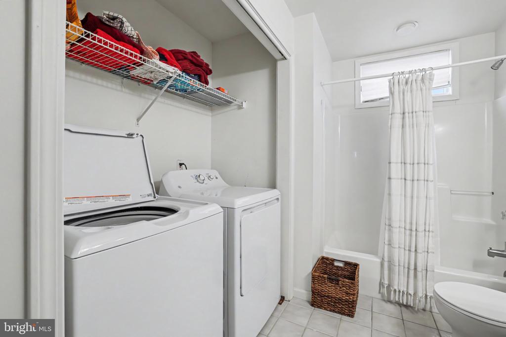 11 W ESSEX AVENUE