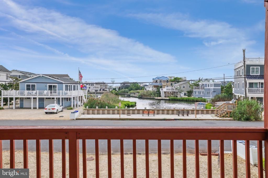 11 W ESSEX AVENUE