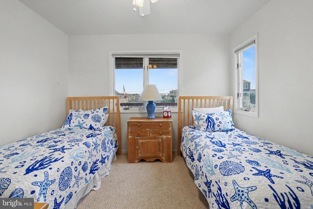 11 W ESSEX AVENUE