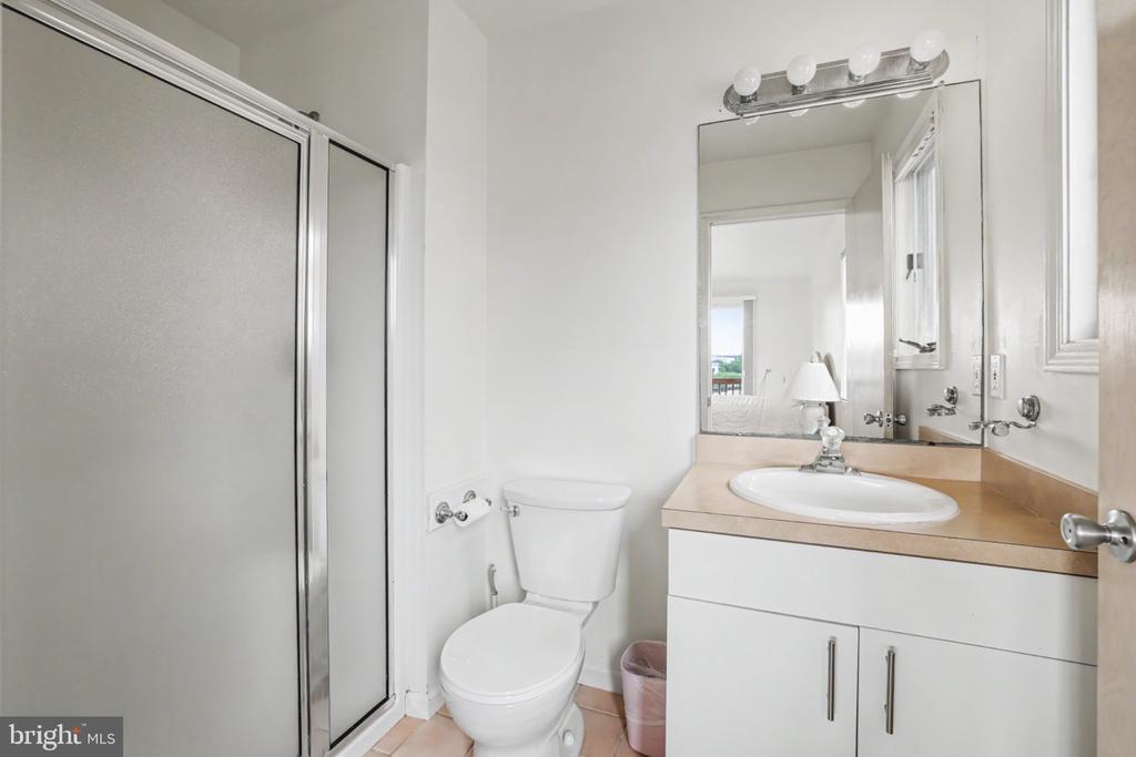 11 W ESSEX AVENUE