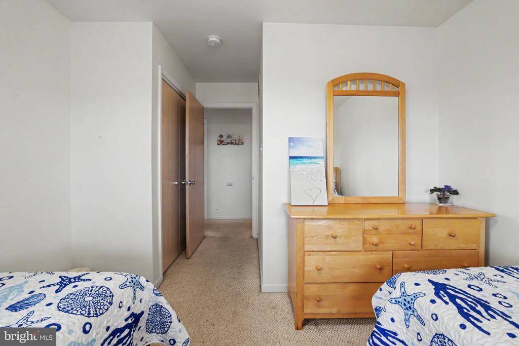 11 W ESSEX AVENUE