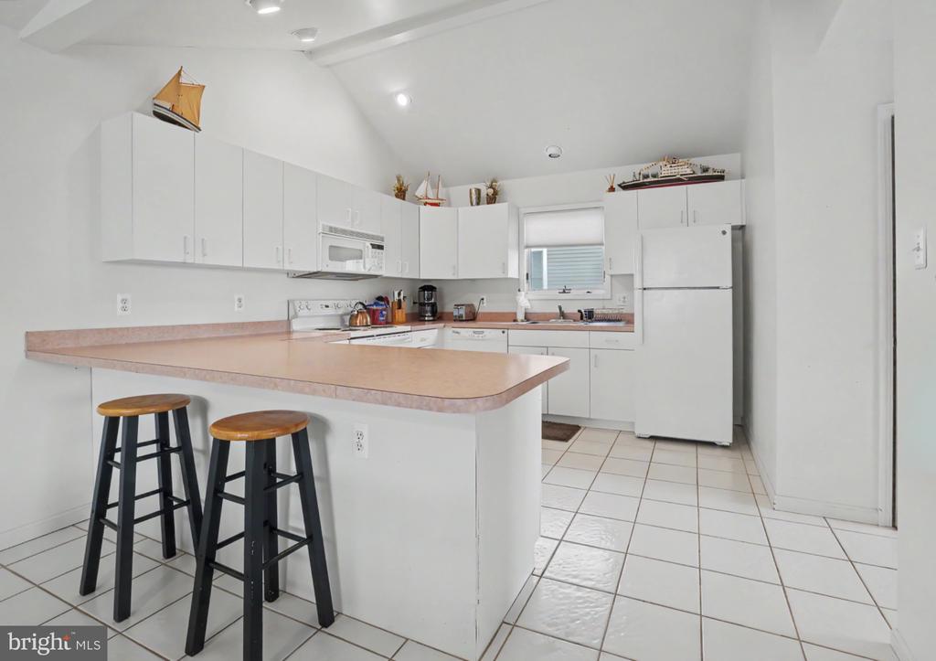 11 W ESSEX AVENUE