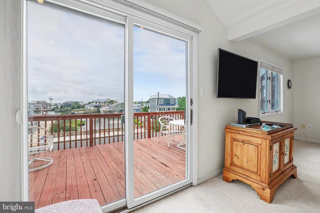 11 W ESSEX AVENUE