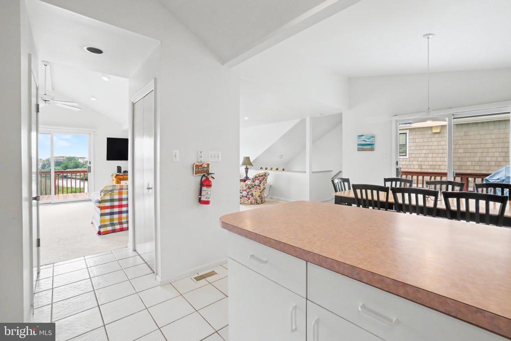 11 W ESSEX AVENUE