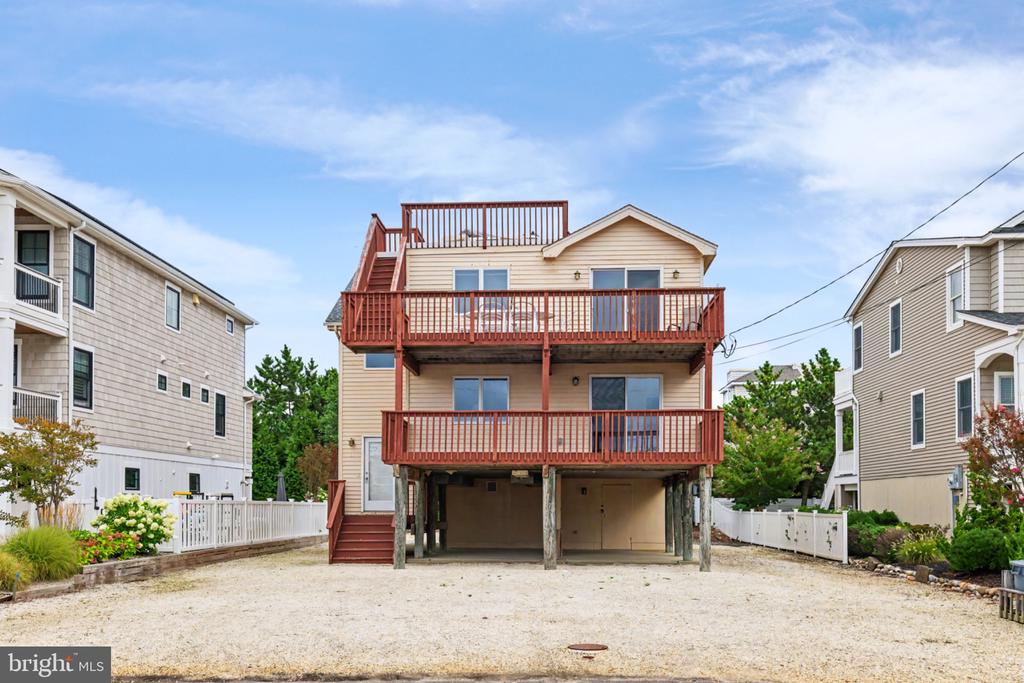 11 W ESSEX AVENUE