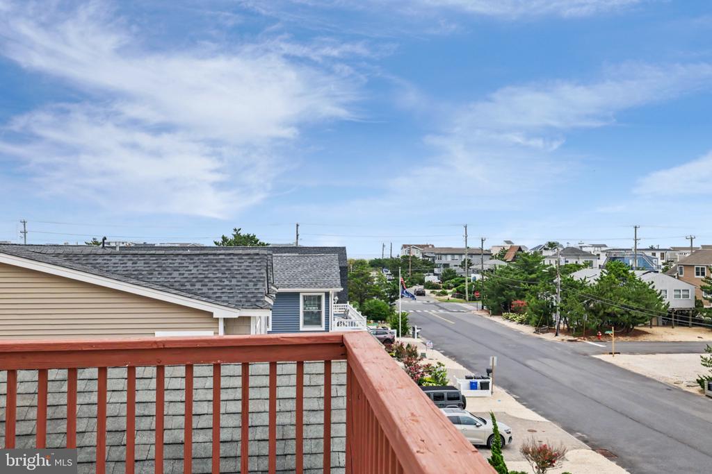 11 W ESSEX AVENUE