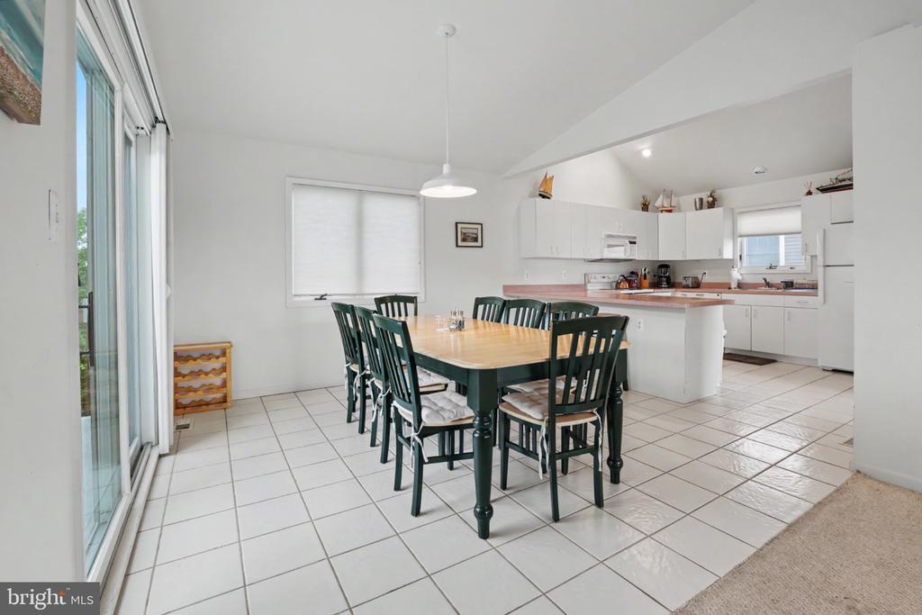 11 W ESSEX AVENUE