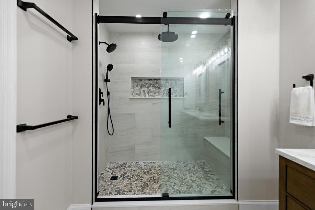 401 BAY SHORE DRIVE Unit: 18B