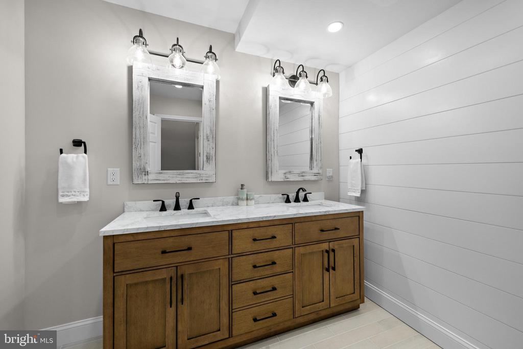 401 BAY SHORE DRIVE Unit: 18B