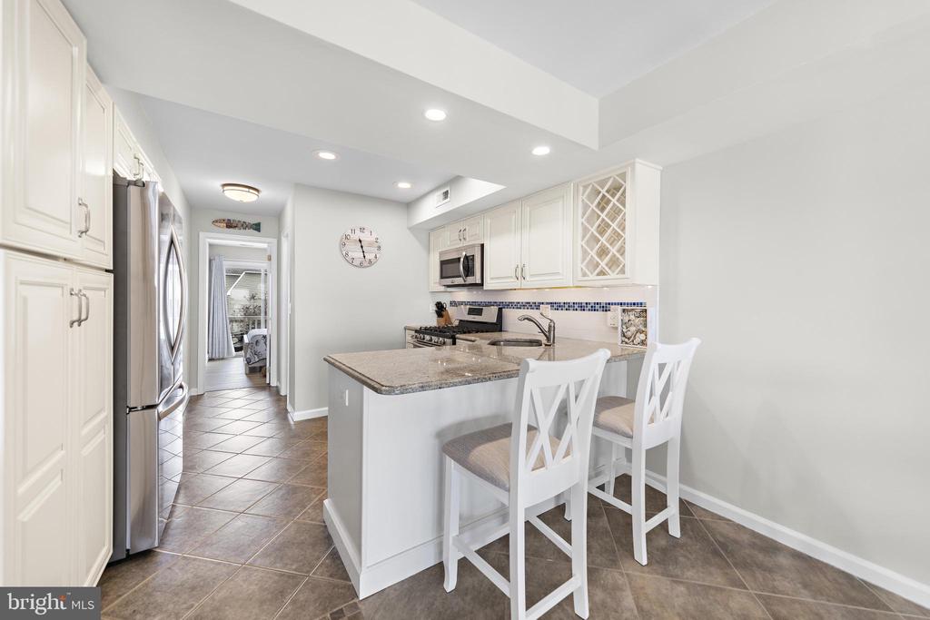 401 BAY SHORE DRIVE Unit: 18B