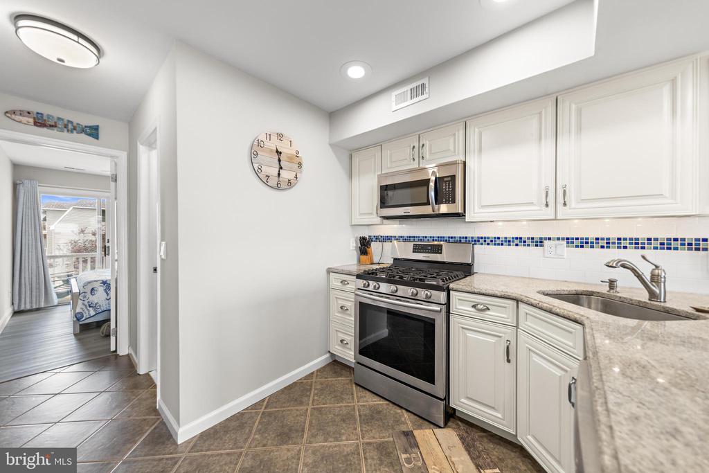 401 BAY SHORE DRIVE Unit: 18B