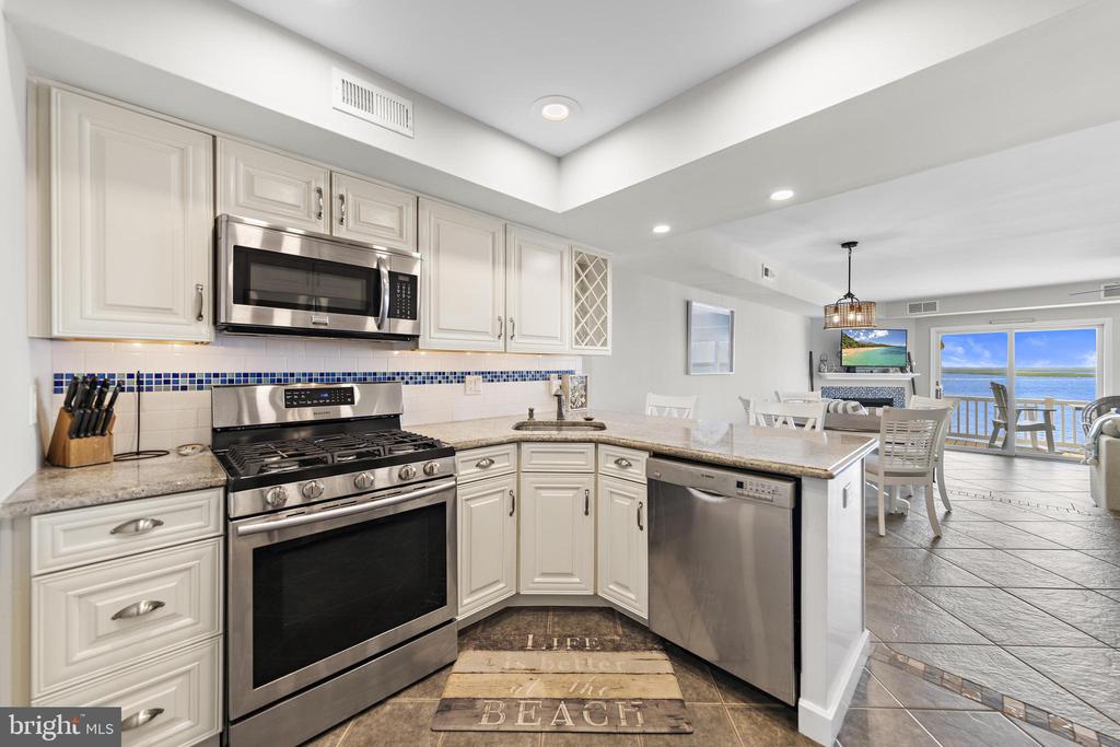 401 BAY SHORE DRIVE Unit: 18B