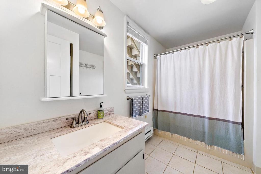 130 CHATSWORTH AVENUE Unit: 1