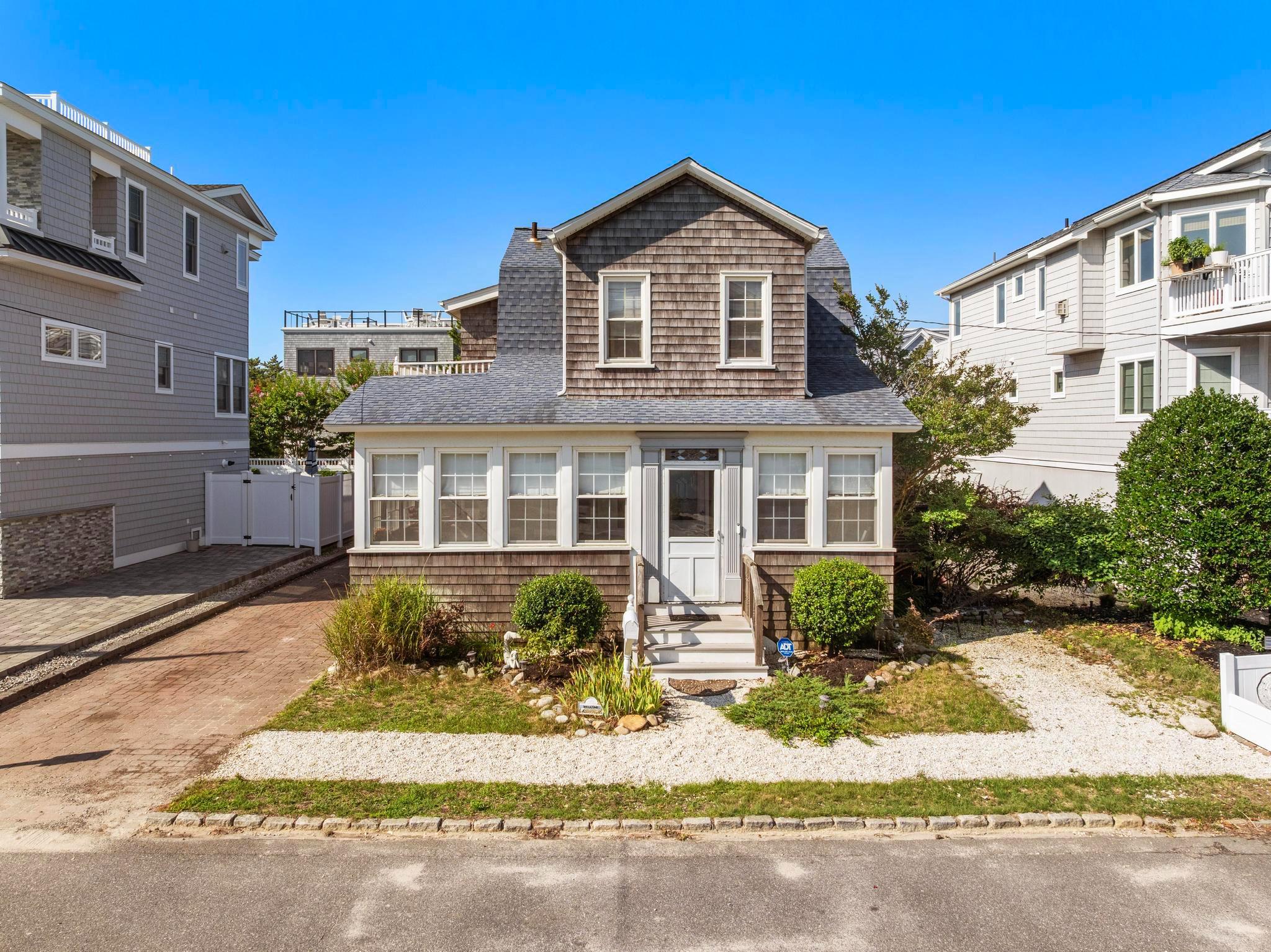 16 N 9TH STREET E
