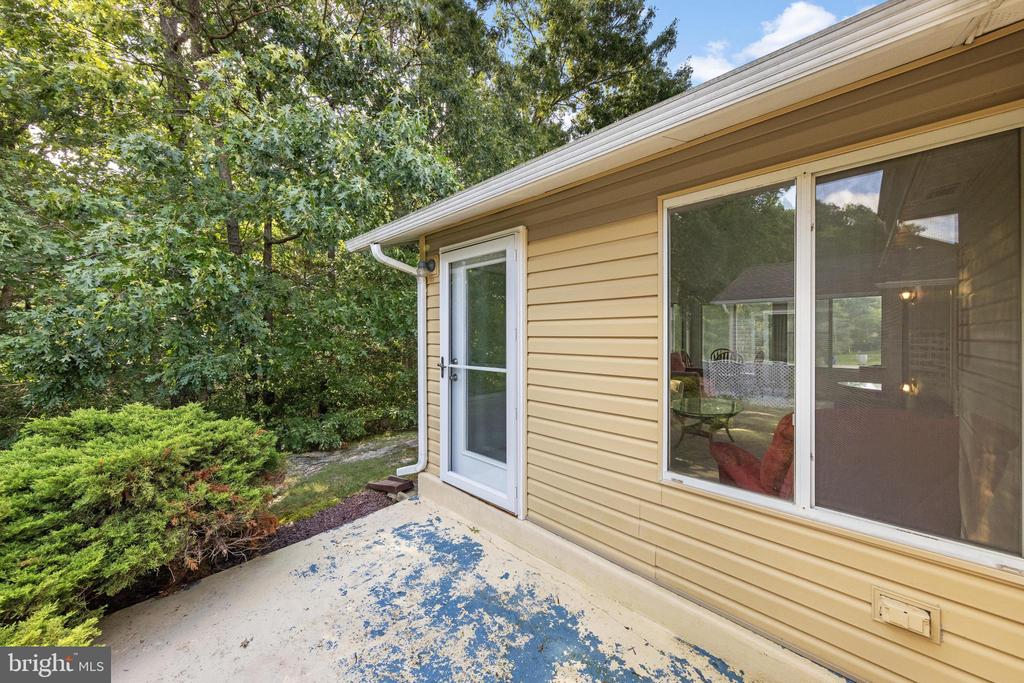 40 PINE OAK BOULEVARD
