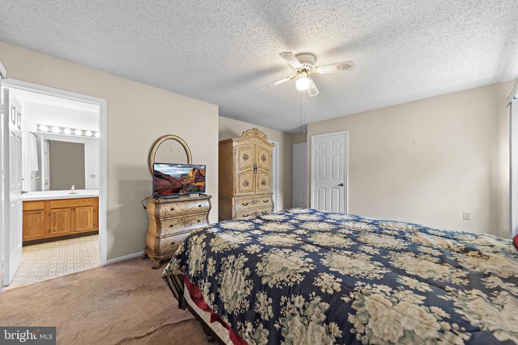 40 PINE OAK BOULEVARD