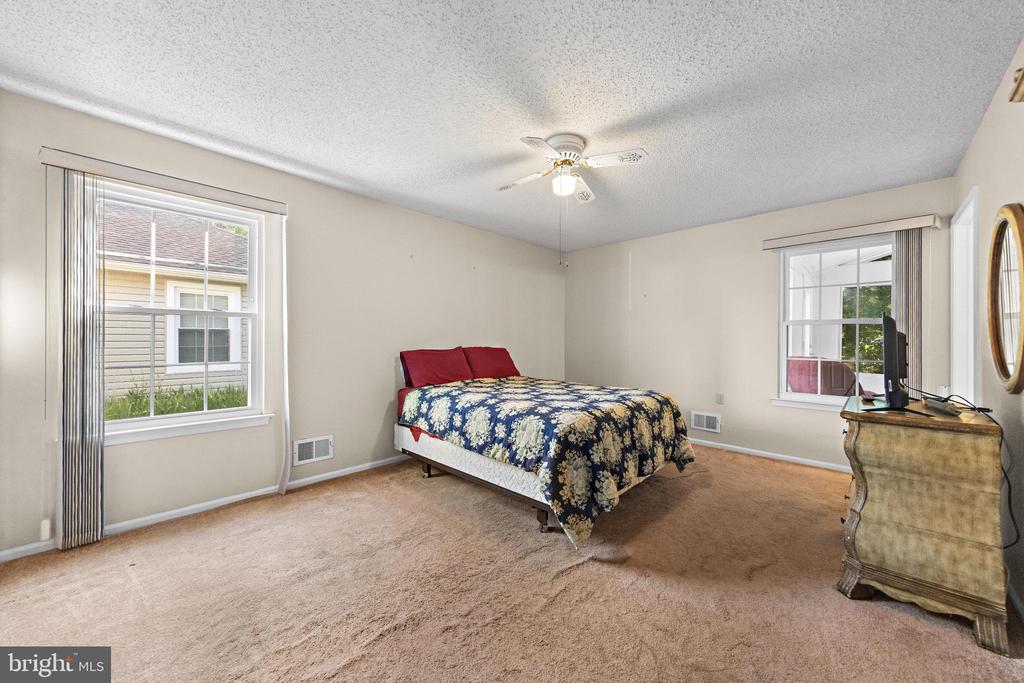 40 PINE OAK BOULEVARD
