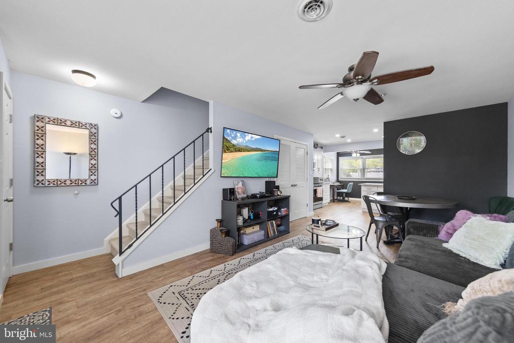 6 MEDITERRANEAN COURT