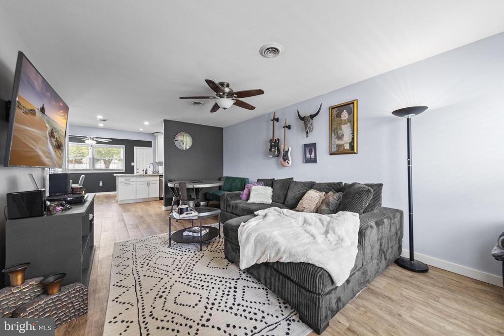 6 MEDITERRANEAN COURT