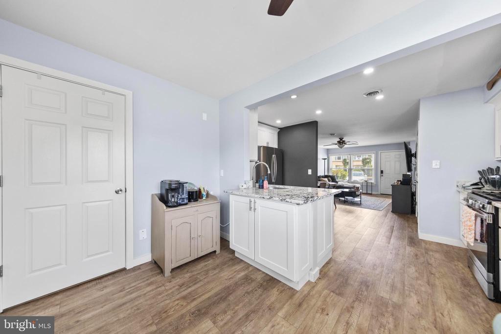 6 MEDITERRANEAN COURT