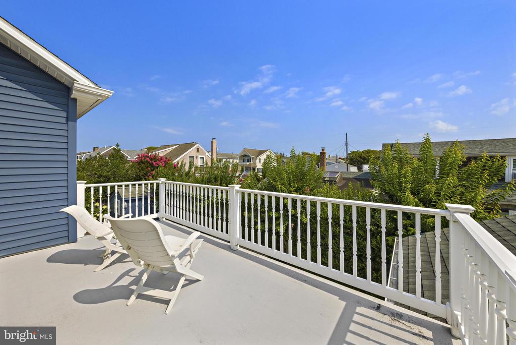 1106 S BEACH AVENUE