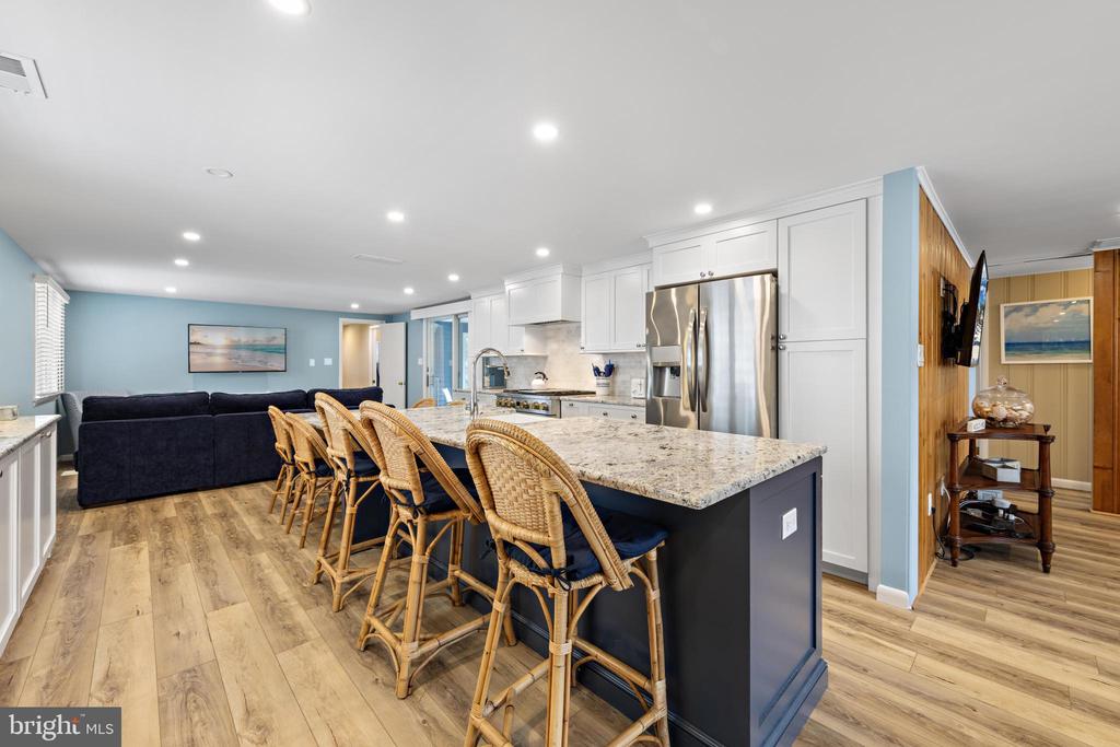 1106 S BEACH AVENUE