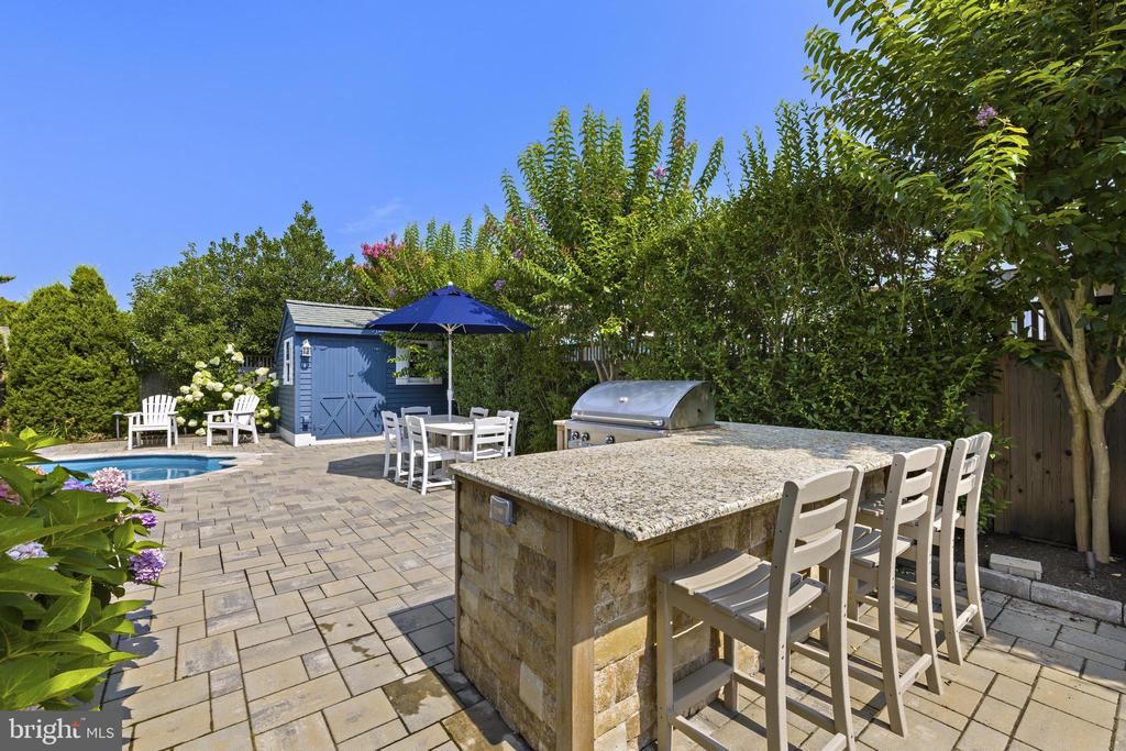 1106 S BEACH AVENUE