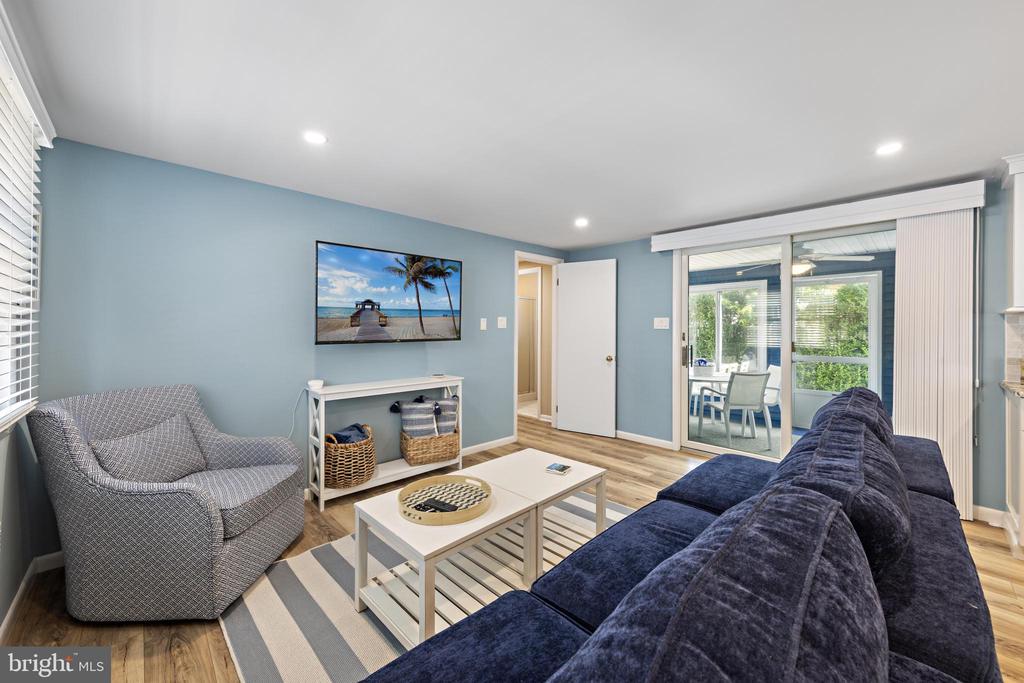 1106 S BEACH AVENUE