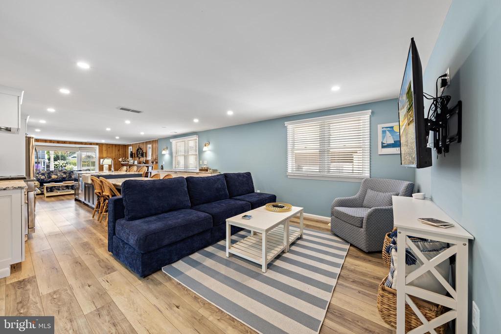 1106 S BEACH AVENUE