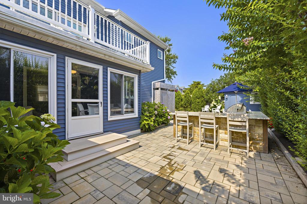 1106 S BEACH AVENUE