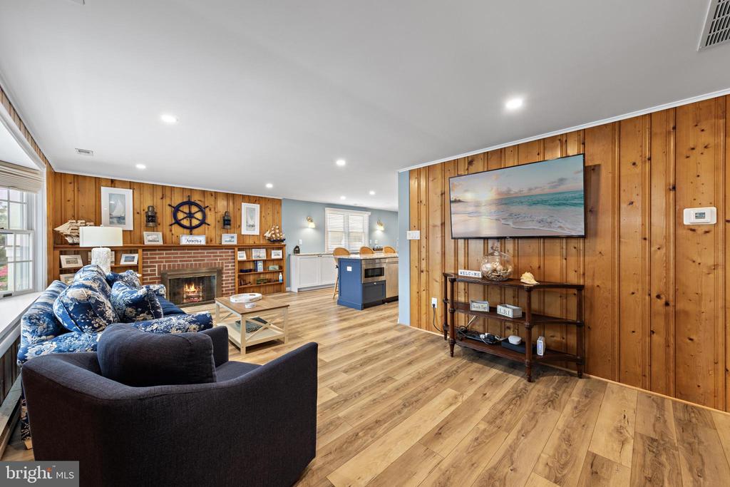 1106 S BEACH AVENUE