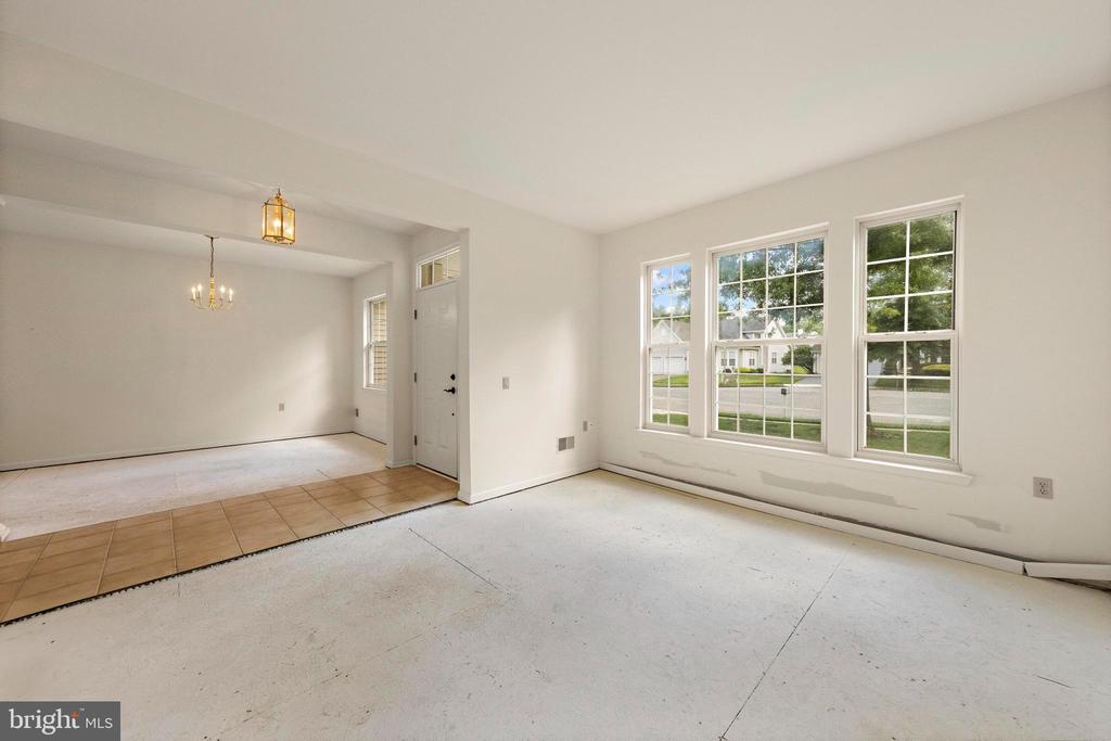 10 KETTLE CREEK COURT