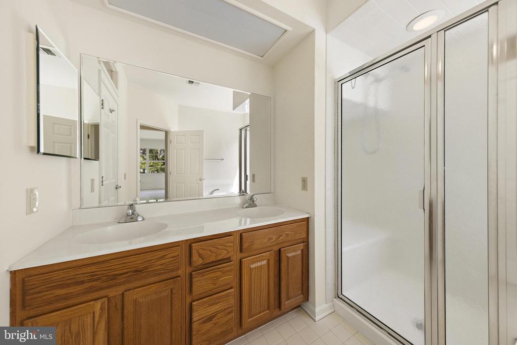10 KETTLE CREEK COURT