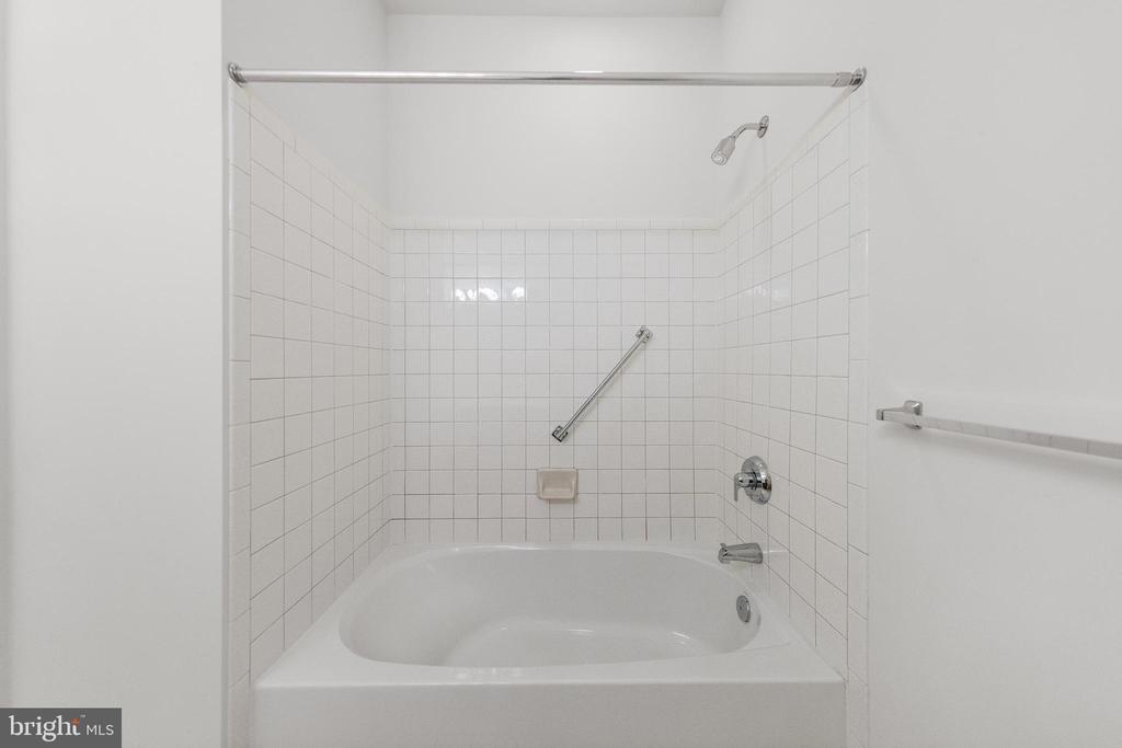 10 KETTLE CREEK COURT