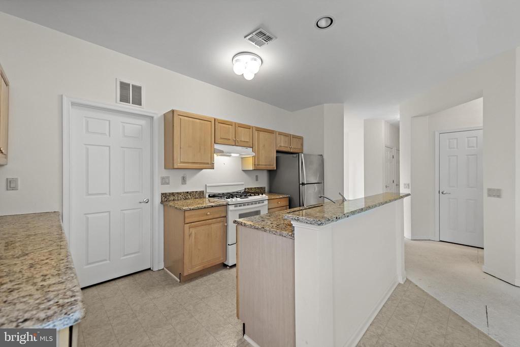 10 KETTLE CREEK COURT