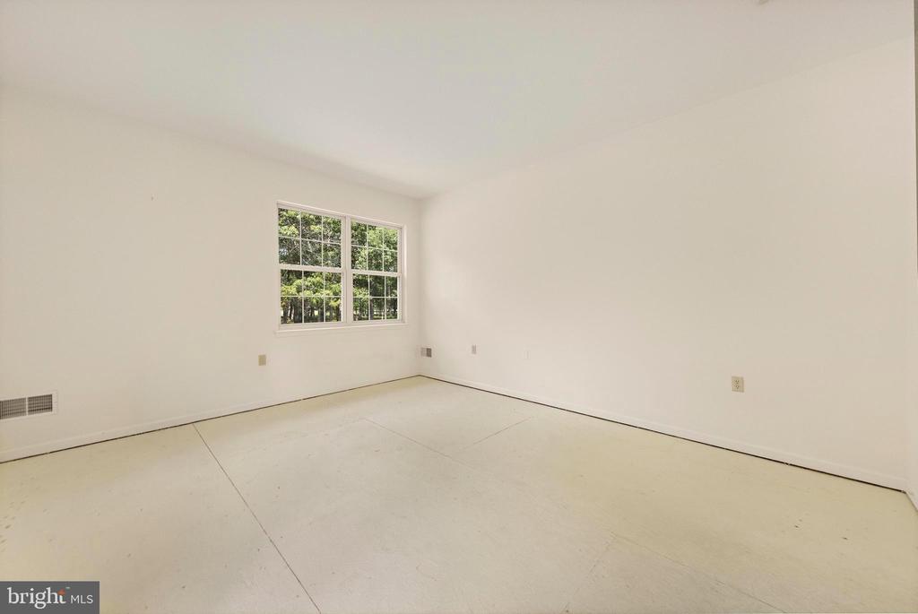 10 KETTLE CREEK COURT
