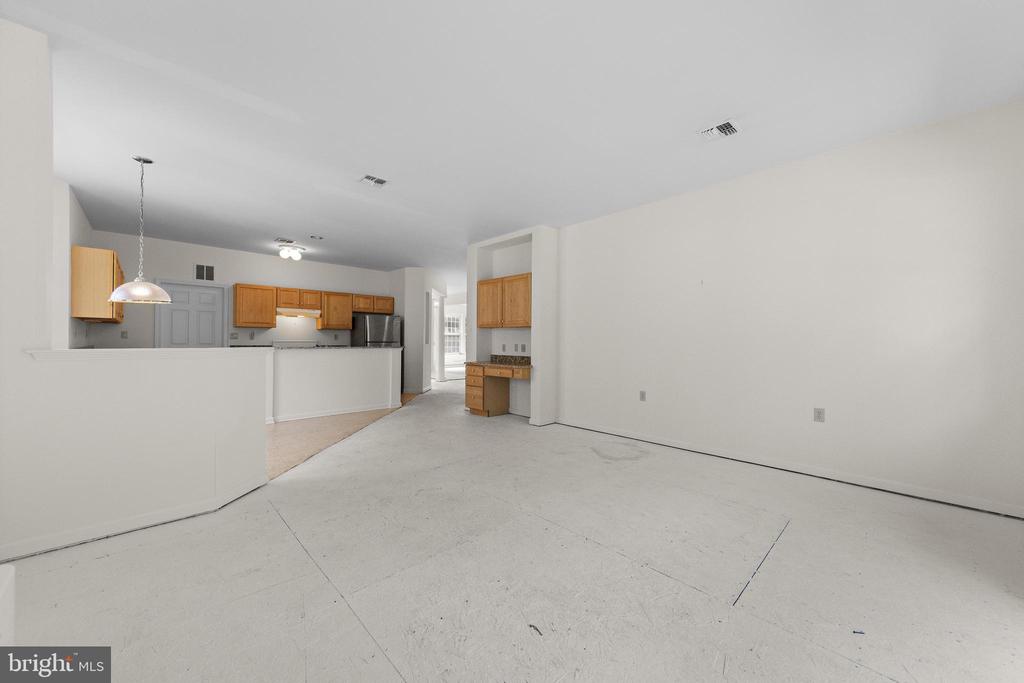 10 KETTLE CREEK COURT