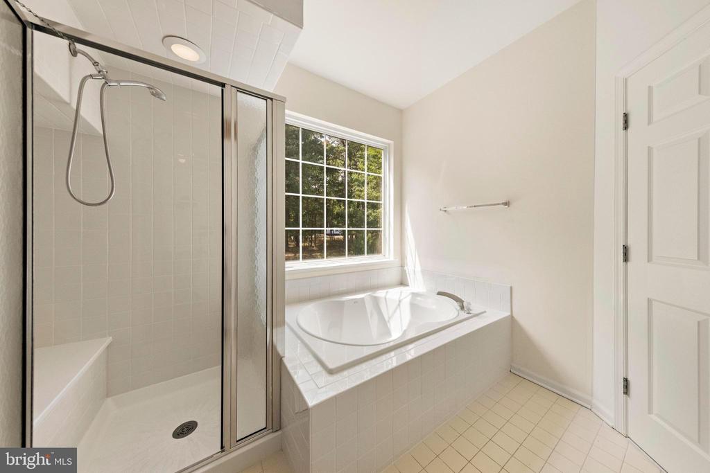10 KETTLE CREEK COURT