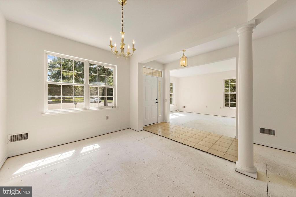 10 KETTLE CREEK COURT
