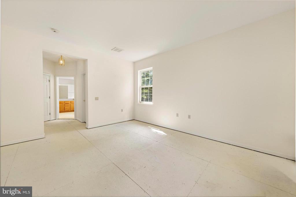 10 KETTLE CREEK COURT